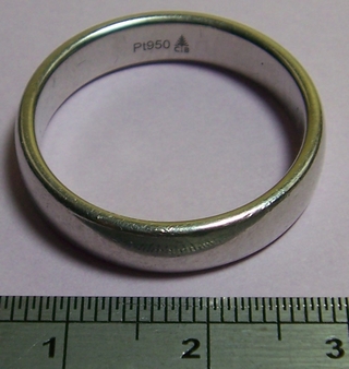 Platinum rings from www.lainson.eu
