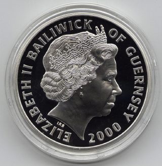 Coin image of obverse of a 5 ounce silver Guernsey Century of the Monarch �10 2000